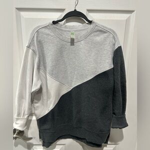 Green Tea Color Block White, Gray & Charcoal Sweatshirt – Size Large